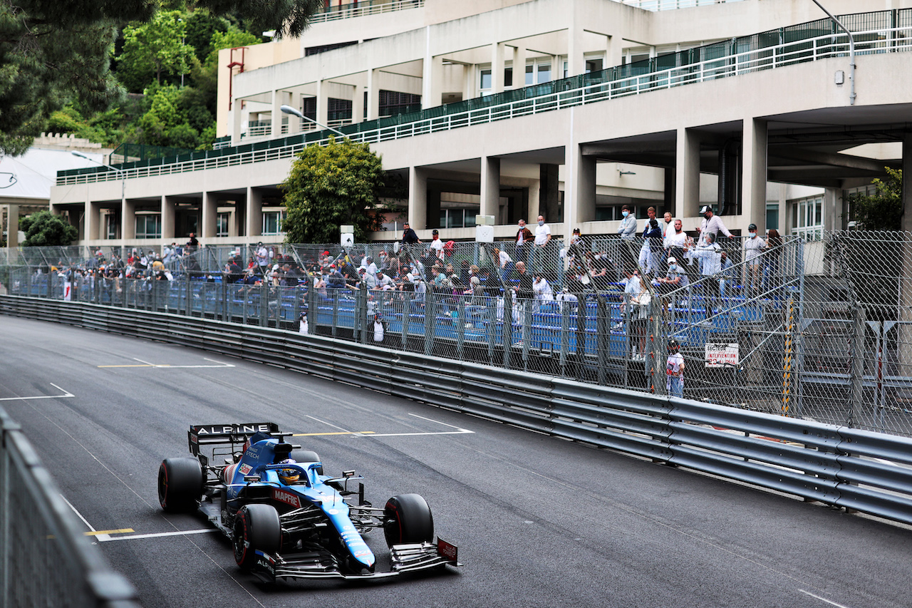 GP MONACO, Fernando Alonso (ESP) Alpine F1 Team A521.
22.05.2021. Formula 1 World Championship, Rd 5, Monaco Grand Prix, Monte Carlo, Monaco, Qualifiche Day.
- www.xpbimages.com, EMail: requests@xpbimages.com © Copyright: Charniaux / XPB Images