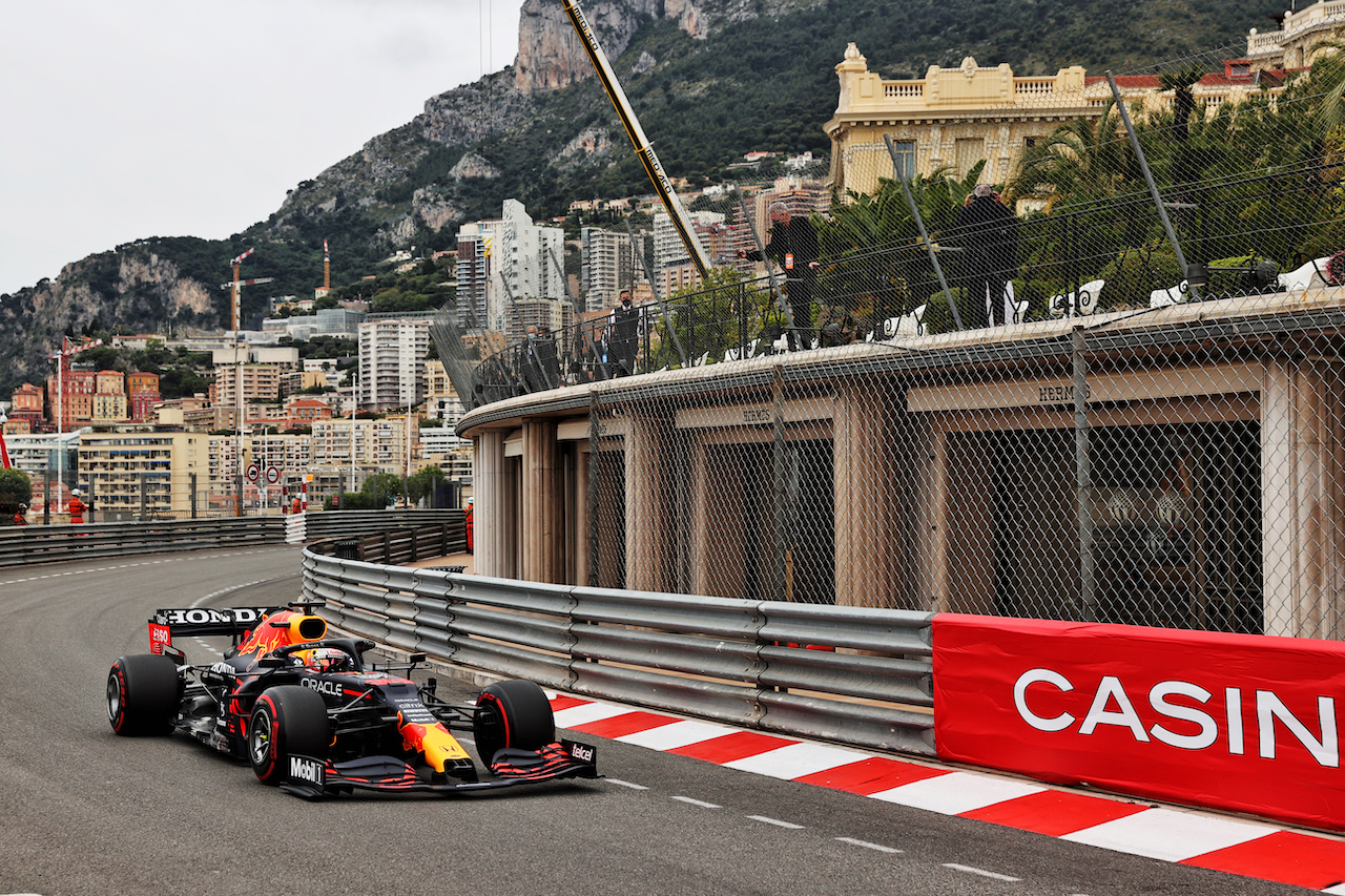 GP MONACO, Max Verstappen (NLD) Red Bull Racing RB16B.
22.05.2021. Formula 1 World Championship, Rd 5, Monaco Grand Prix, Monte Carlo, Monaco, Qualifiche Day.
- www.xpbimages.com, EMail: requests@xpbimages.com © Copyright: Batchelor / XPB Images