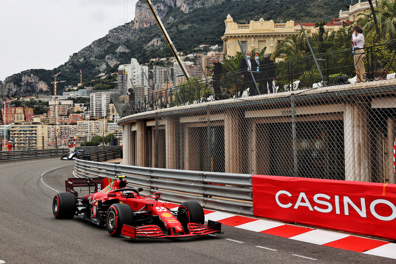 GP MONACO, Carlos Sainz Jr (ESP) Ferrari SF-21.
22.05.2021. Formula 1 World Championship, Rd 5, Monaco Grand Prix, Monte Carlo, Monaco, Qualifiche Day.
- www.xpbimages.com, EMail: requests@xpbimages.com © Copyright: Batchelor / XPB Images