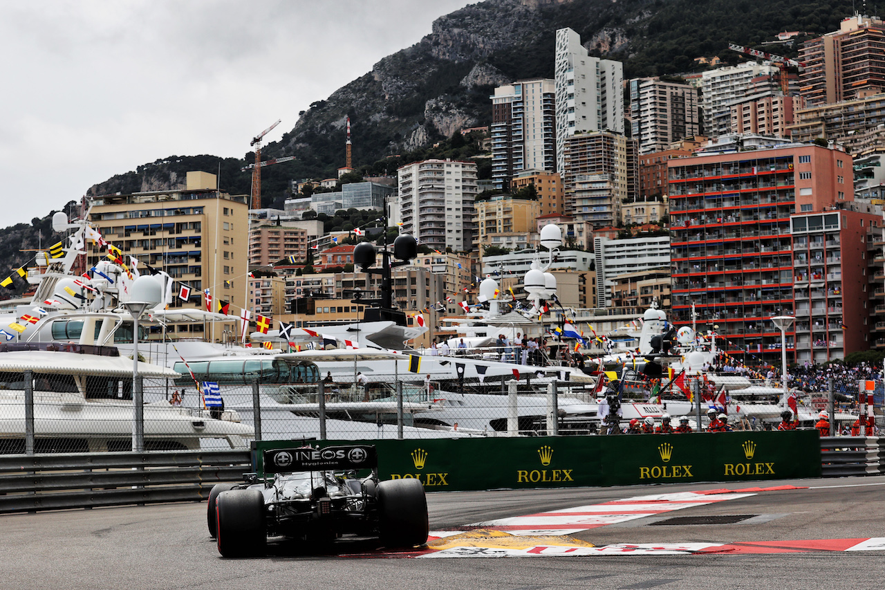 GP MONACO, Lewis Hamilton (GBR) Mercedes AMG F1 W12.
22.05.2021. Formula 1 World Championship, Rd 5, Monaco Grand Prix, Monte Carlo, Monaco, Qualifiche Day.
- www.xpbimages.com, EMail: requests@xpbimages.com © Copyright: Batchelor / XPB Images