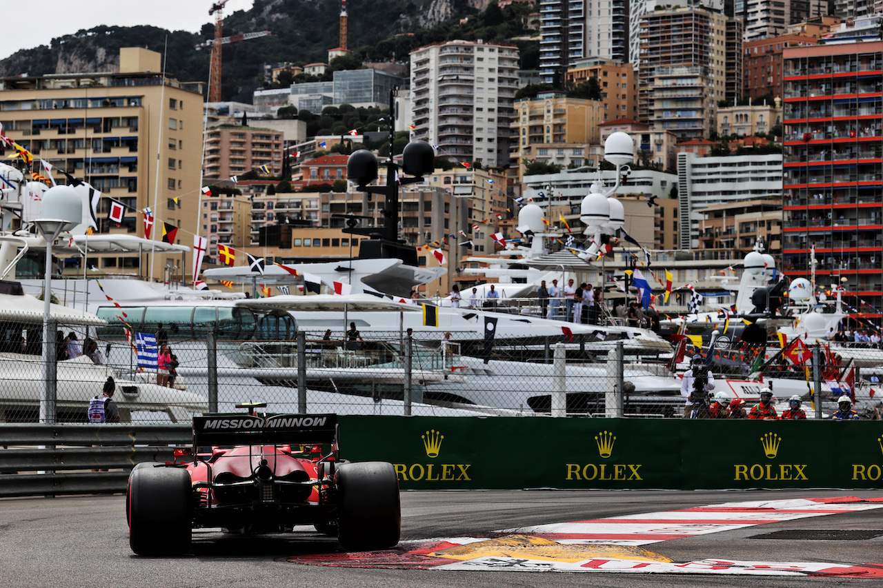 GP MONACO, Carlos Sainz Jr (ESP) Ferrari SF-21.
22.05.2021. Formula 1 World Championship, Rd 5, Monaco Grand Prix, Monte Carlo, Monaco, Qualifiche Day.
- www.xpbimages.com, EMail: requests@xpbimages.com © Copyright: Batchelor / XPB Images