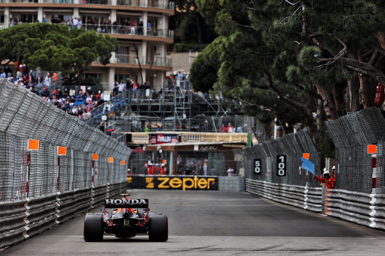 GP MONACO, Sergio Perez (MEX) Red Bull Racing RB16B.
22.05.2021. Formula 1 World Championship, Rd 5, Monaco Grand Prix, Monte Carlo, Monaco, Qualifiche Day.
- www.xpbimages.com, EMail: requests@xpbimages.com © Copyright: Batchelor / XPB Images