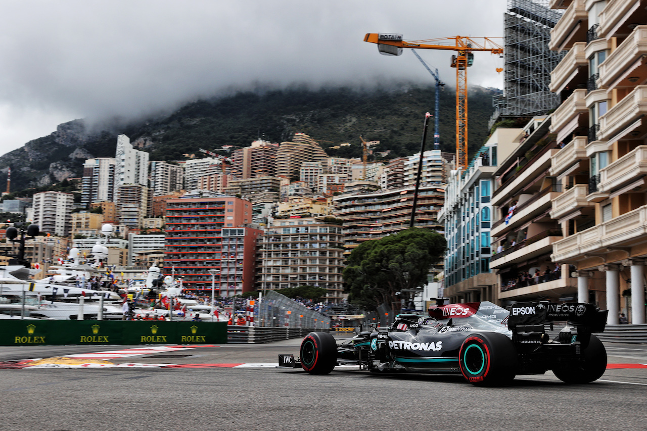 GP MONACO, Lewis Hamilton (GBR) Mercedes AMG F1 W12.
22.05.2021. Formula 1 World Championship, Rd 5, Monaco Grand Prix, Monte Carlo, Monaco, Qualifiche Day.
- www.xpbimages.com, EMail: requests@xpbimages.com © Copyright: Batchelor / XPB Images