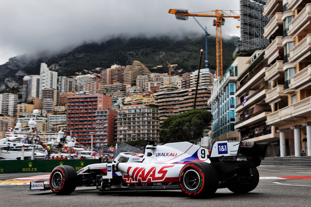 GP MONACO, Nikita Mazepin (RUS) Haas F1 Team VF-21.
22.05.2021. Formula 1 World Championship, Rd 5, Monaco Grand Prix, Monte Carlo, Monaco, Qualifiche Day.
- www.xpbimages.com, EMail: requests@xpbimages.com © Copyright: Batchelor / XPB Images