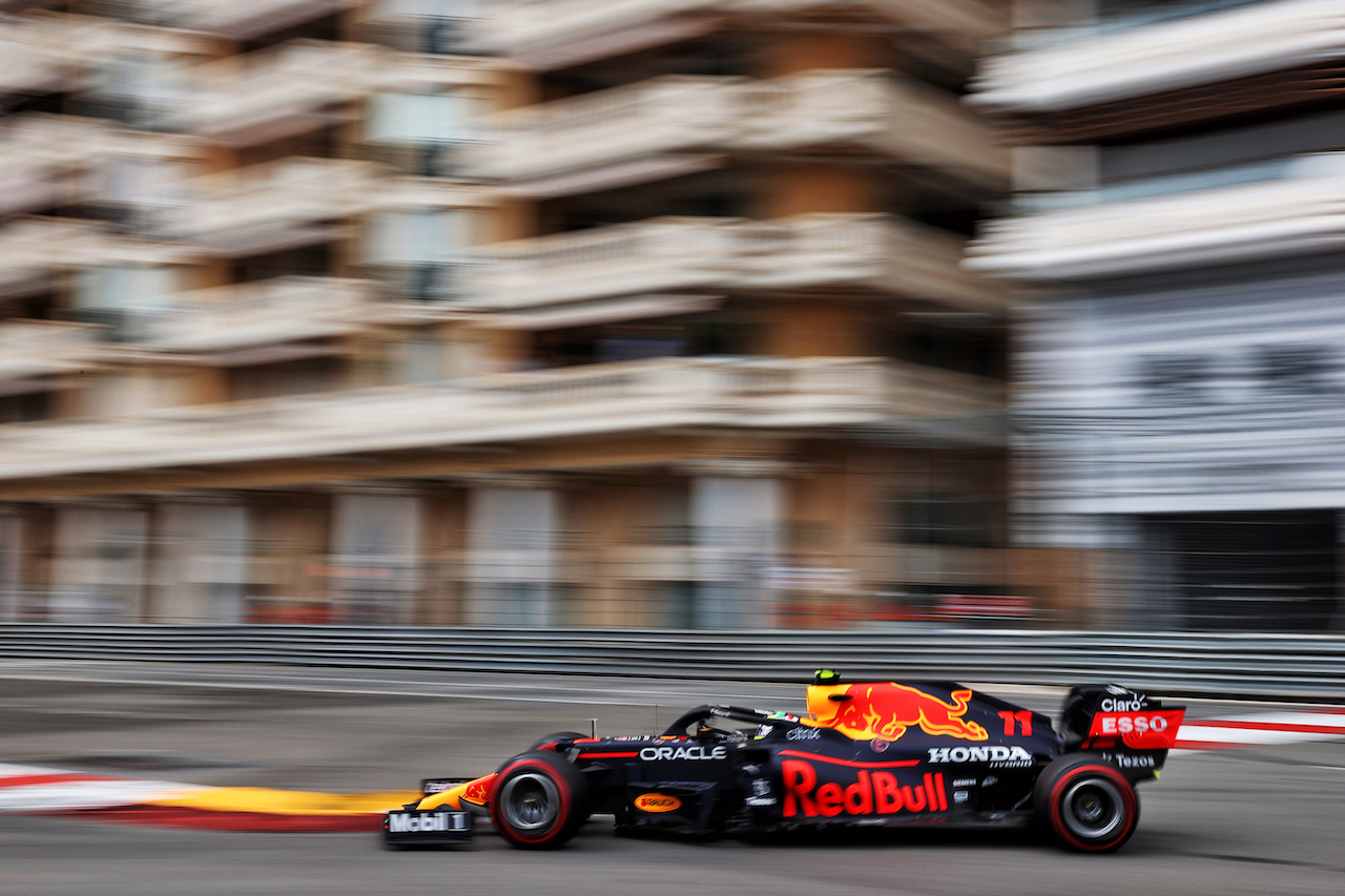 GP MONACO, Sergio Perez (MEX) Red Bull Racing RB16B.
22.05.2021. Formula 1 World Championship, Rd 5, Monaco Grand Prix, Monte Carlo, Monaco, Qualifiche Day.
- www.xpbimages.com, EMail: requests@xpbimages.com © Copyright: Batchelor / XPB Images