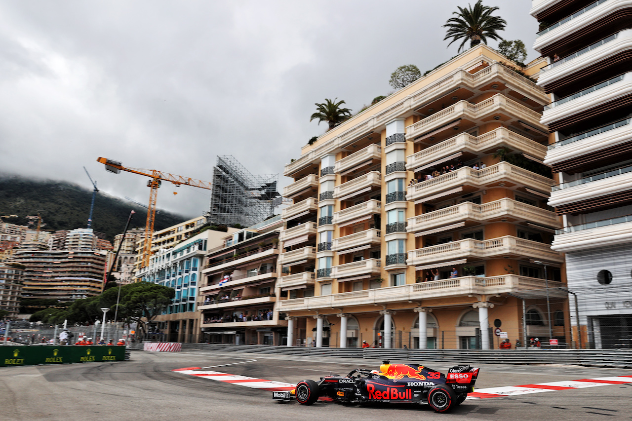 GP MONACO, Max Verstappen (NLD) Red Bull Racing RB16B.
22.05.2021. Formula 1 World Championship, Rd 5, Monaco Grand Prix, Monte Carlo, Monaco, Qualifiche Day.
- www.xpbimages.com, EMail: requests@xpbimages.com © Copyright: Batchelor / XPB Images