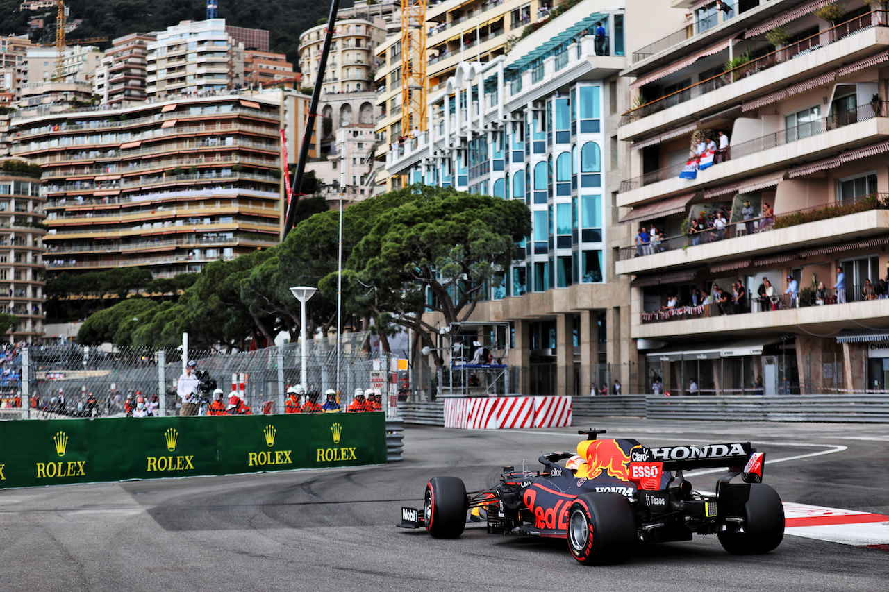 GP MONACO, Max Verstappen (NLD) Red Bull Racing RB16B.
22.05.2021. Formula 1 World Championship, Rd 5, Monaco Grand Prix, Monte Carlo, Monaco, Qualifiche Day.
- www.xpbimages.com, EMail: requests@xpbimages.com © Copyright: Batchelor / XPB Images