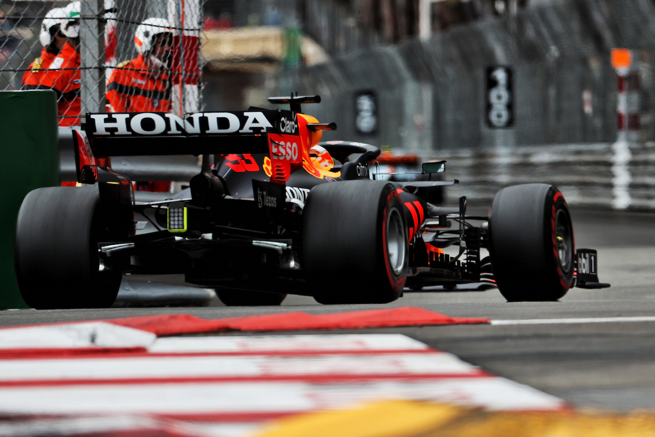 GP MONACO, Max Verstappen (NLD) Red Bull Racing RB16B.
22.05.2021. Formula 1 World Championship, Rd 5, Monaco Grand Prix, Monte Carlo, Monaco, Qualifiche Day.
- www.xpbimages.com, EMail: requests@xpbimages.com © Copyright: Batchelor / XPB Images