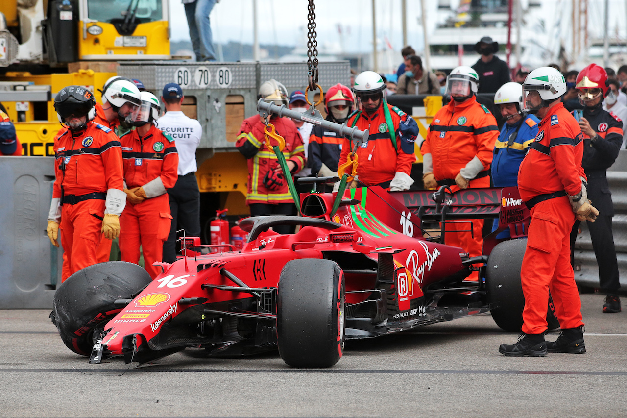 GP MONACO, The Ferrari SF-21 of Charles Leclerc (MON) after he crashed out of qualifying.
22.05.2021. Formula 1 World Championship, Rd 5, Monaco Grand Prix, Monte Carlo, Monaco, Qualifiche Day.
- www.xpbimages.com, EMail: requests@xpbimages.com © Copyright: XPB Images