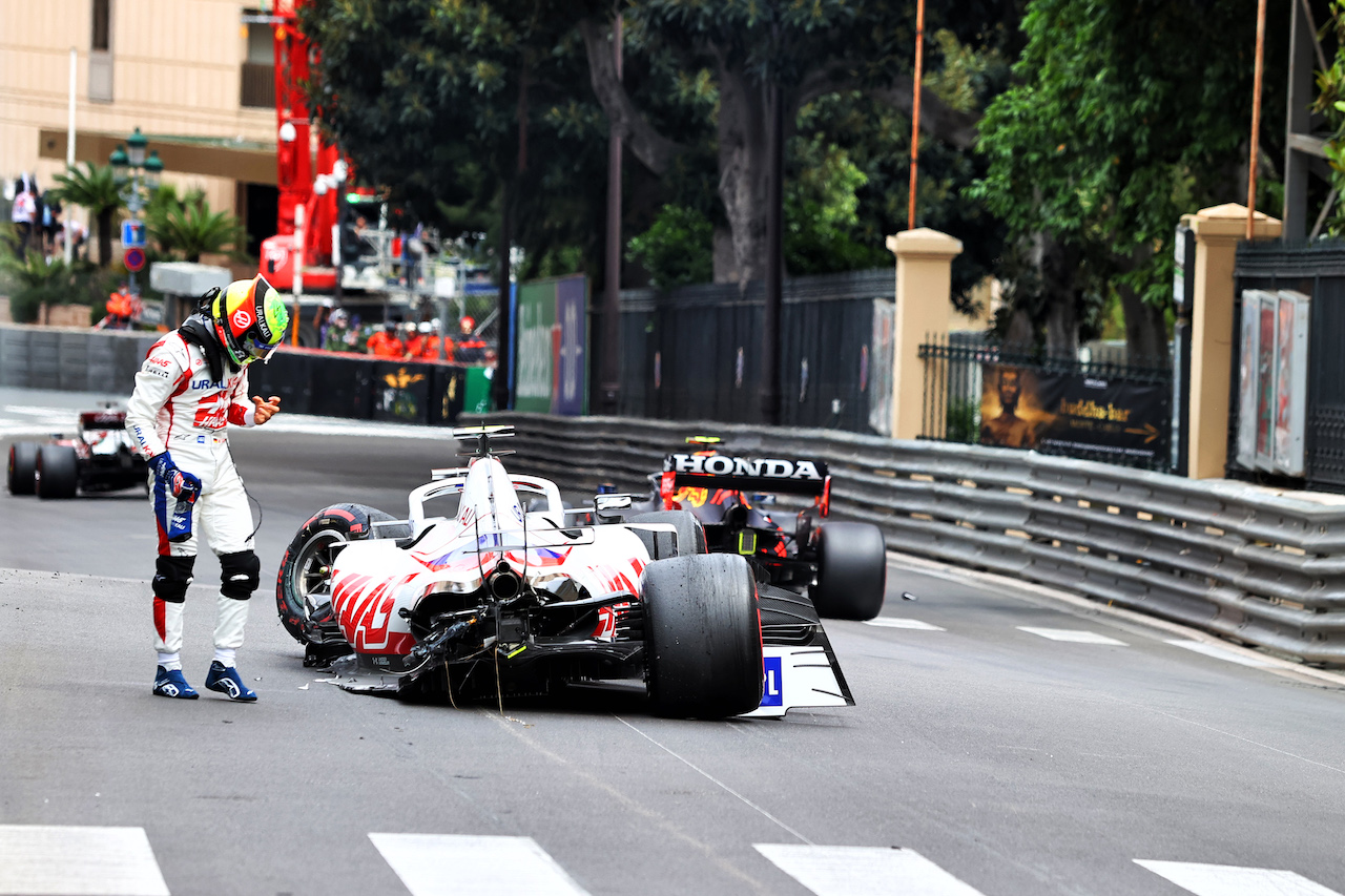 GP MONACO, Mick Schumacher (GER) Haas VF-21 crashed in the third practice session.
22.05.2021. Formula 1 World Championship, Rd 5, Monaco Grand Prix, Monte Carlo, Monaco, Qualifiche Day.
- www.xpbimages.com, EMail: requests@xpbimages.com © Copyright: Moy / XPB Images