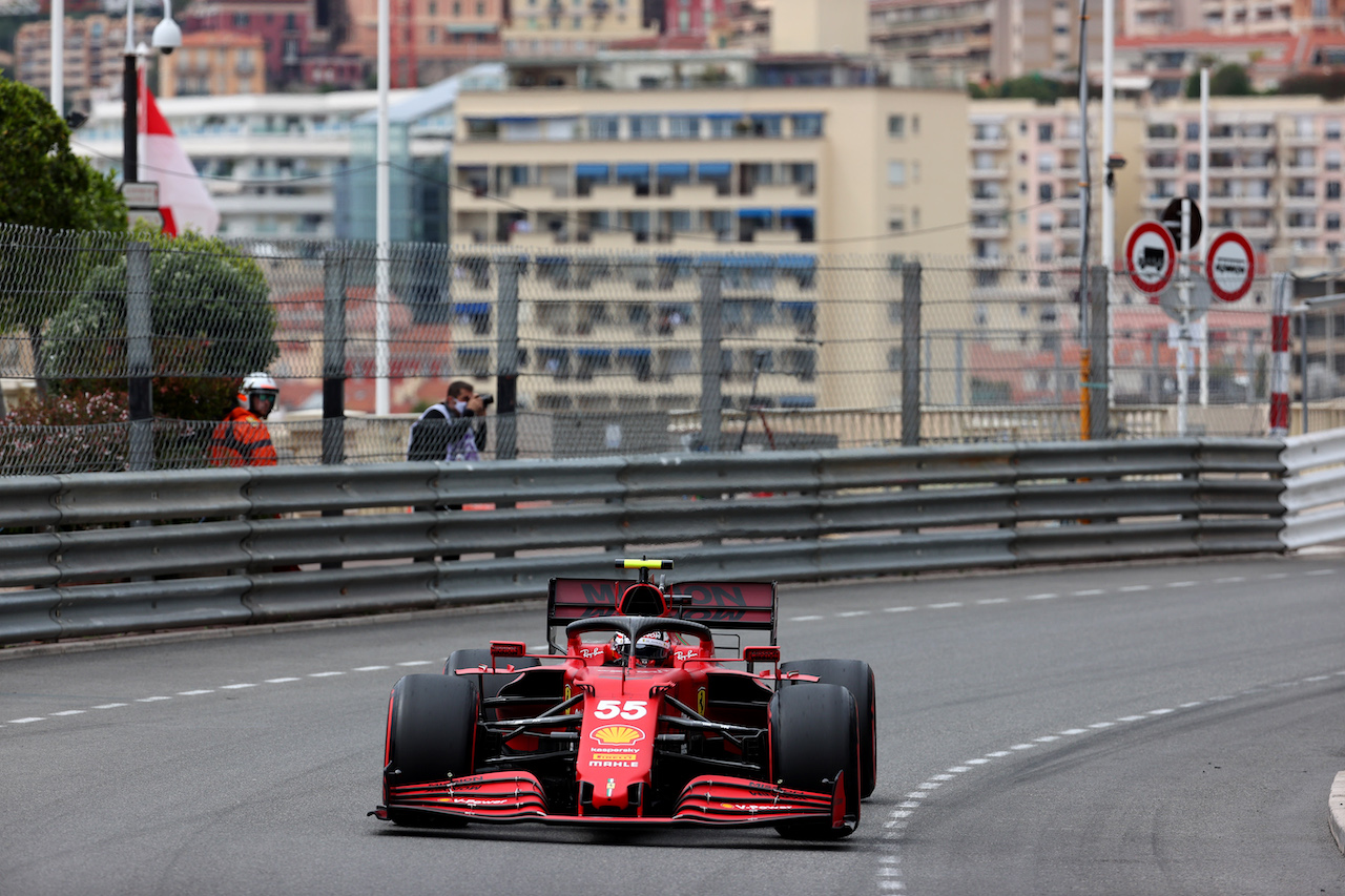 GP MONACO, Carlos Sainz Jr (ESP) Ferrari SF-21.
22.05.2021. Formula 1 World Championship, Rd 5, Monaco Grand Prix, Monte Carlo, Monaco, Qualifiche Day.
- www.xpbimages.com, EMail: requests@xpbimages.com © Copyright: Batchelor / XPB Images