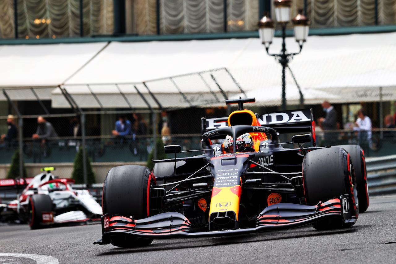 GP MONACO, Max Verstappen (NLD) Red Bull Racing RB16B.
22.05.2021. Formula 1 World Championship, Rd 5, Monaco Grand Prix, Monte Carlo, Monaco, Qualifiche Day.
- www.xpbimages.com, EMail: requests@xpbimages.com © Copyright: Moy / XPB Images