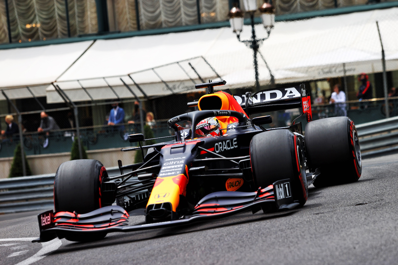 GP MONACO, Max Verstappen (NLD) Red Bull Racing RB16B.
22.05.2021. Formula 1 World Championship, Rd 5, Monaco Grand Prix, Monte Carlo, Monaco, Qualifiche Day.
- www.xpbimages.com, EMail: requests@xpbimages.com © Copyright: Moy / XPB Images