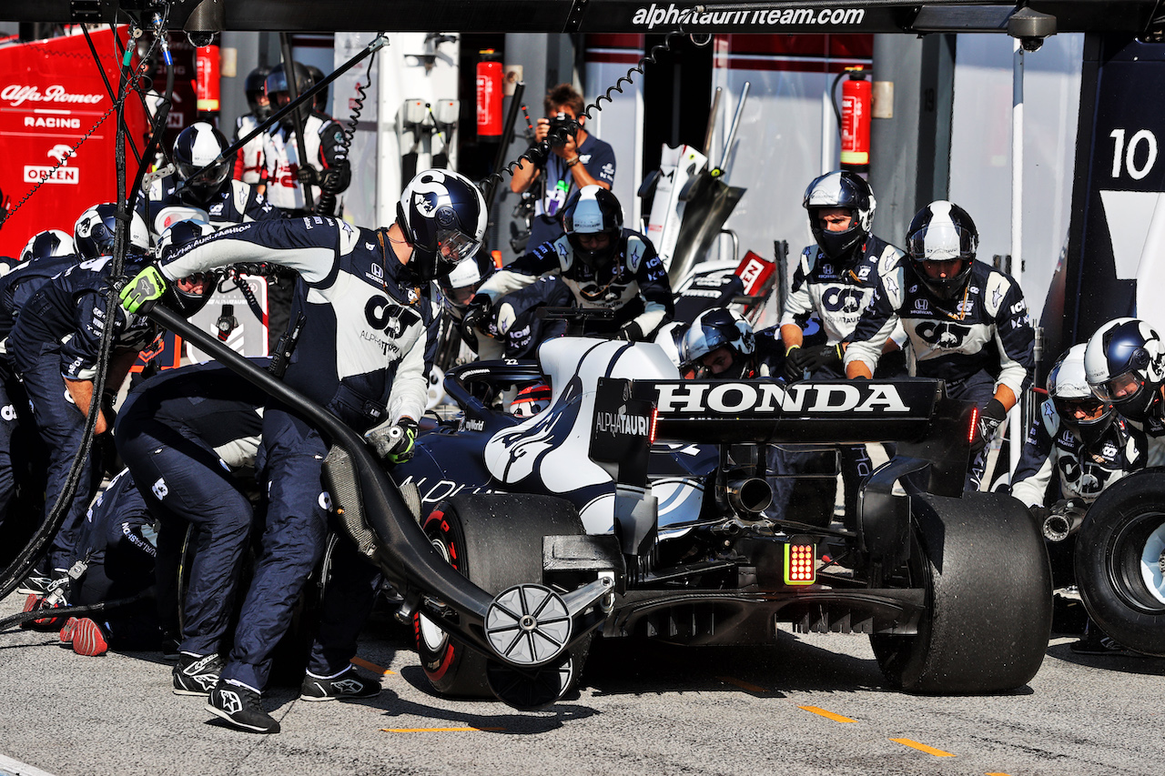 GP OLANDA, Yuki Tsunoda (JPN) AlphaTauri AT02 makes a pit stop.
05.09.2021. Formula 1 World Championship, Rd 13, Dutch Grand Prix, Zandvoort, Netherlands, Gara Day.
- www.xpbimages.com, EMail: requests@xpbimages.com © Copyright: Moy / XPB Images