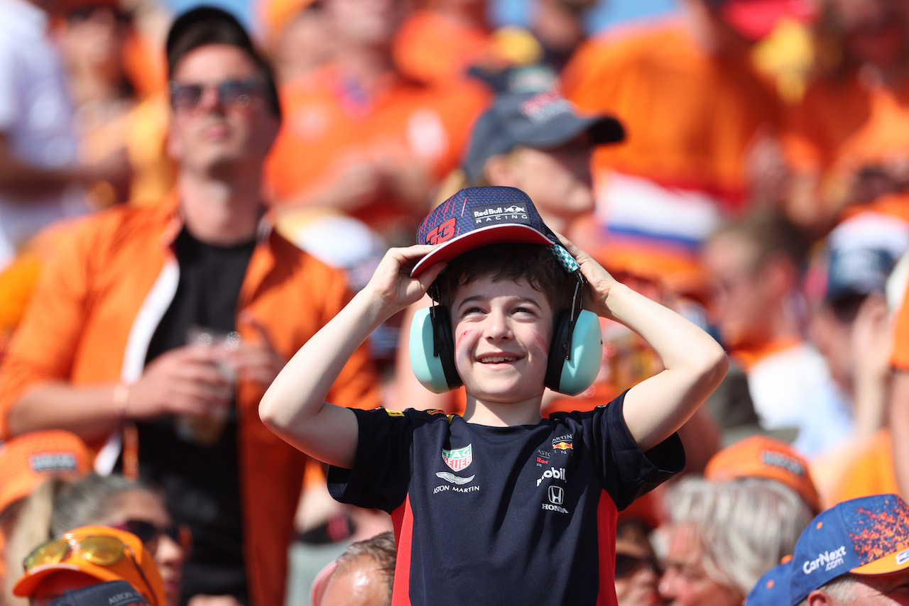GP OLANDA, Dutch fans
05.09.2021. Formula 1 World Championship, Rd 13, Dutch Grand Prix, Zandvoort, Netherlands, Gara Day.
- www.xpbimages.com, EMail: requests@xpbimages.com © Copyright: Charniaux / XPB Images