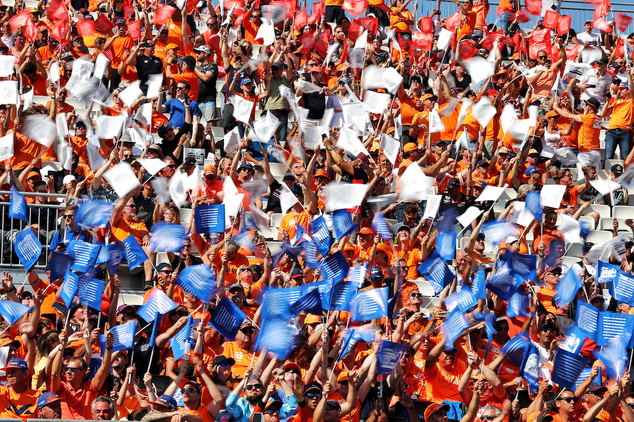 GP OLANDA, Circuit Atmosfera - fans in the grandstand.
05.09.2021. Formula 1 World Championship, Rd 13, Dutch Grand Prix, Zandvoort, Netherlands, Gara Day.
- www.xpbimages.com, EMail: requests@xpbimages.com © Copyright: Moy / XPB Images