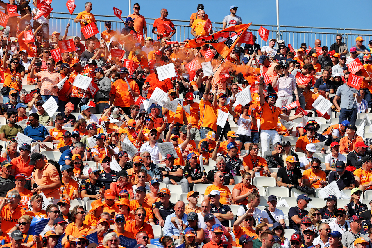 GP OLANDA, Circuit Atmosfera - fans in the grandstand.
05.09.2021. Formula 1 World Championship, Rd 13, Dutch Grand Prix, Zandvoort, Netherlands, Gara Day.
- www.xpbimages.com, EMail: requests@xpbimages.com © Copyright: Moy / XPB Images