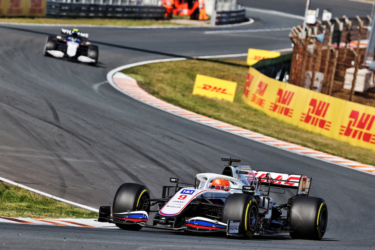 GP OLANDA, Nikita Mazepin (RUS) Haas F1 Team VF-21.
05.09.2021. Formula 1 World Championship, Rd 13, Dutch Grand Prix, Zandvoort, Netherlands, Gara Day.
- www.xpbimages.com, EMail: requests@xpbimages.com © Copyright: Batchelor / XPB Images