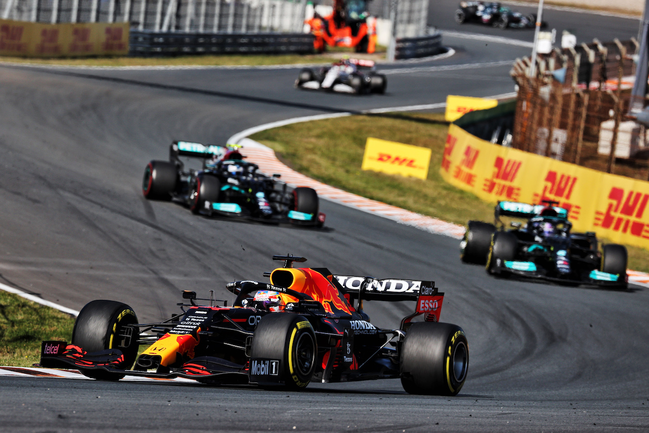 GP OLANDA, Max Verstappen (NLD) Red Bull Racing RB16B.
05.09.2021. Formula 1 World Championship, Rd 13, Dutch Grand Prix, Zandvoort, Netherlands, Gara Day.
- www.xpbimages.com, EMail: requests@xpbimages.com © Copyright: Batchelor / XPB Images