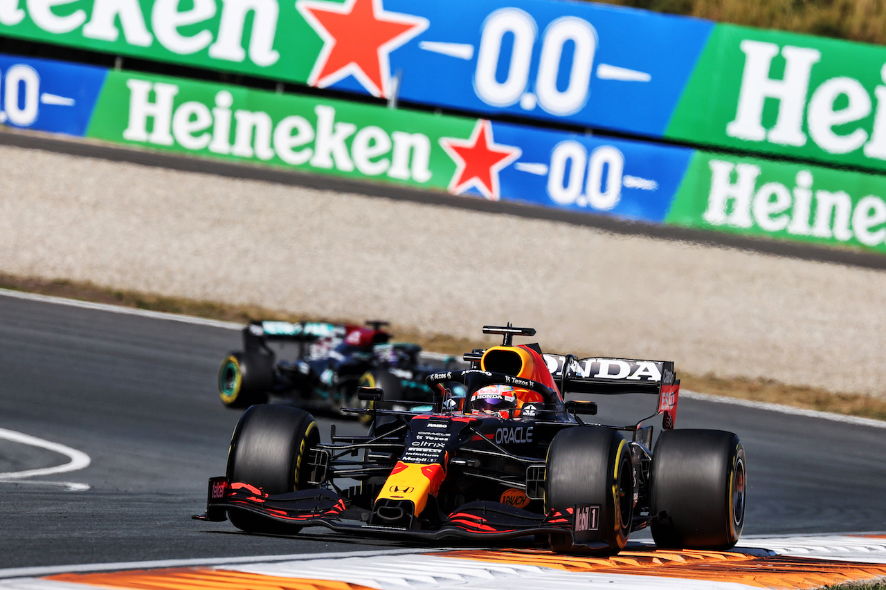 GP OLANDA, Max Verstappen (NLD) Red Bull Racing RB16B.
05.09.2021. Formula 1 World Championship, Rd 13, Dutch Grand Prix, Zandvoort, Netherlands, Gara Day.
- www.xpbimages.com, EMail: requests@xpbimages.com © Copyright: Batchelor / XPB Images