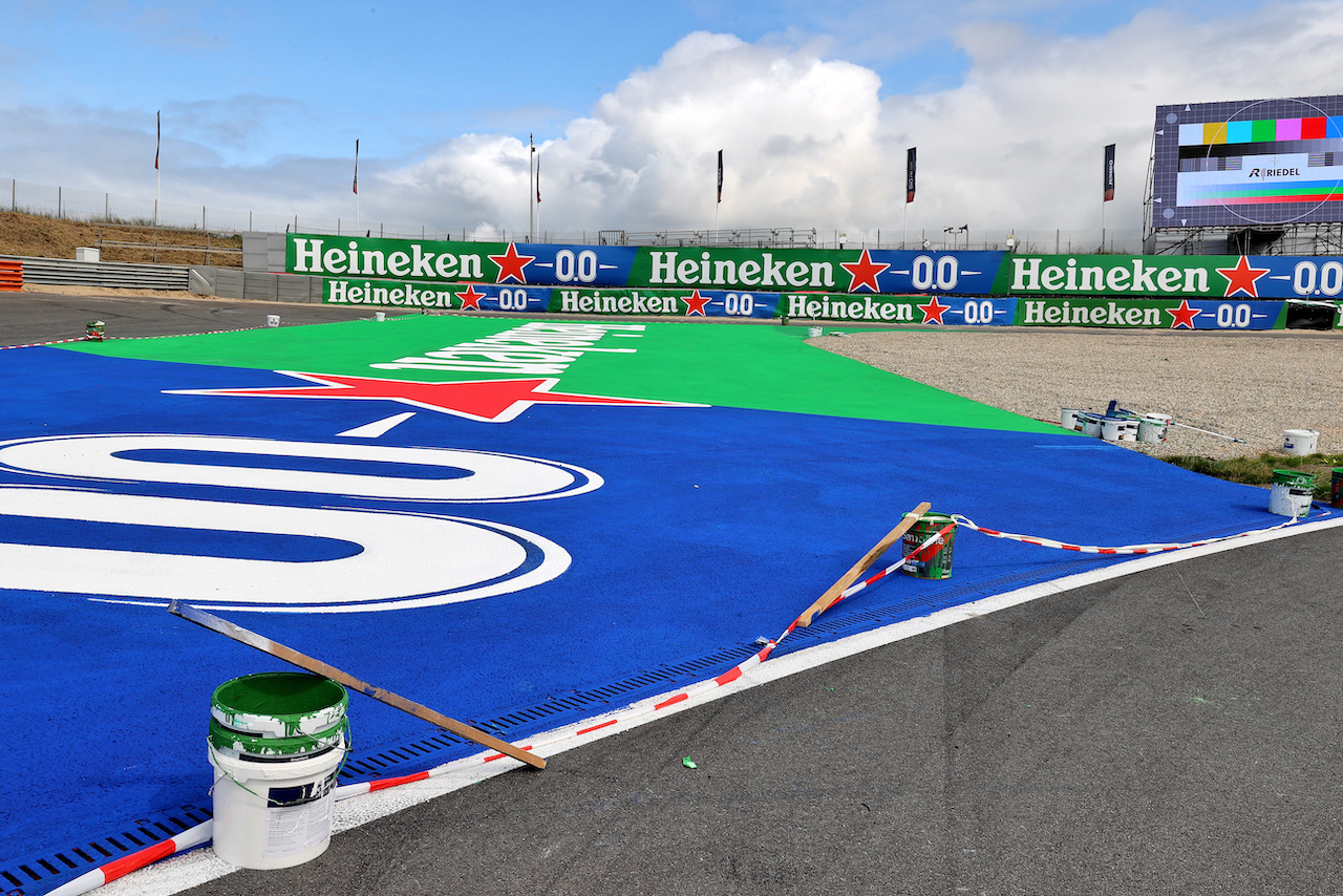 GP OLANDA, Circuit Atmosfera - Heineken branding.
01.09.2021. Formula 1 World Championship, Rd 13, Dutch Grand Prix, Zandvoort, Netherlands, Preparation Day.
- www.xpbimages.com, EMail: requests@xpbimages.com © Copyright: Moy / XPB Images