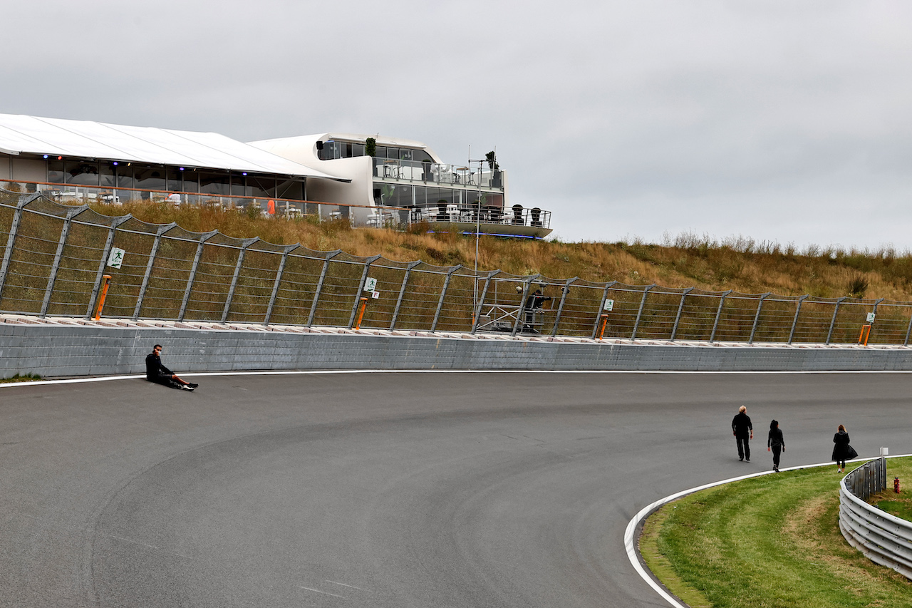 GP OLANDA, Circuit Atmosfera - the final corner.
02.09.2021. Formula 1 World Championship, Rd 13, Dutch Grand Prix, Zandvoort, Netherlands, Preparation Day.
- www.xpbimages.com, EMail: requests@xpbimages.com © Copyright: Moy / XPB Images