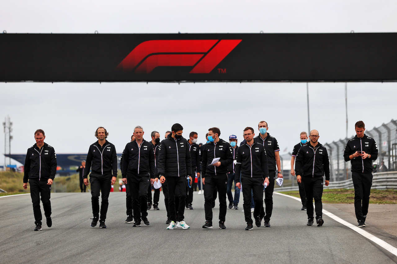 GP OLANDA, Esteban Ocon (FRA) Alpine F1 Team walks the circuit with the team.
02.09.2021. Formula 1 World Championship, Rd 13, Dutch Grand Prix, Zandvoort, Netherlands, Preparation Day.
- www.xpbimages.com, EMail: requests@xpbimages.com © Copyright: Moy / XPB Images