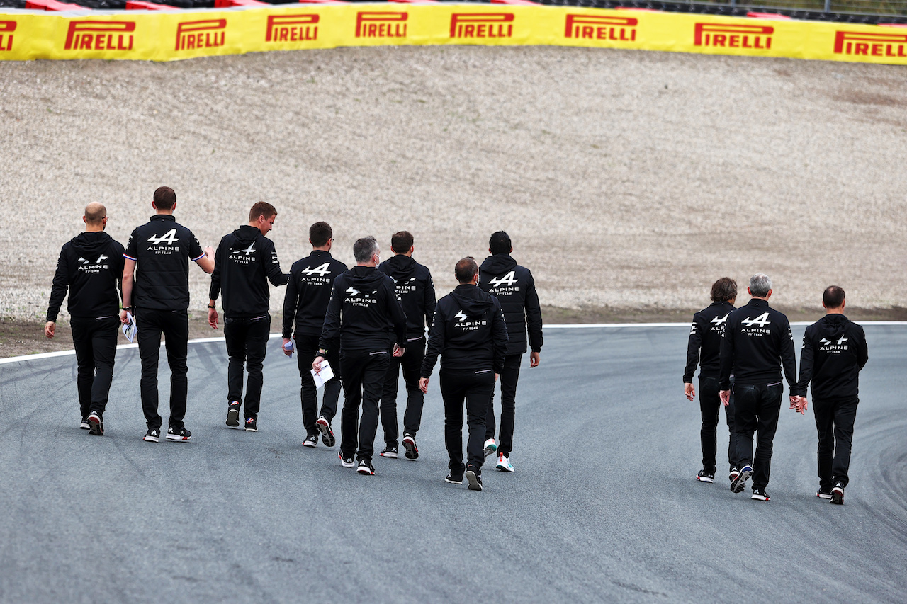 GP OLANDA, Esteban Ocon (FRA) Alpine F1 Team walks the circuit with the team.
02.09.2021. Formula 1 World Championship, Rd 13, Dutch Grand Prix, Zandvoort, Netherlands, Preparation Day.
- www.xpbimages.com, EMail: requests@xpbimages.com © Copyright: Moy / XPB Images
