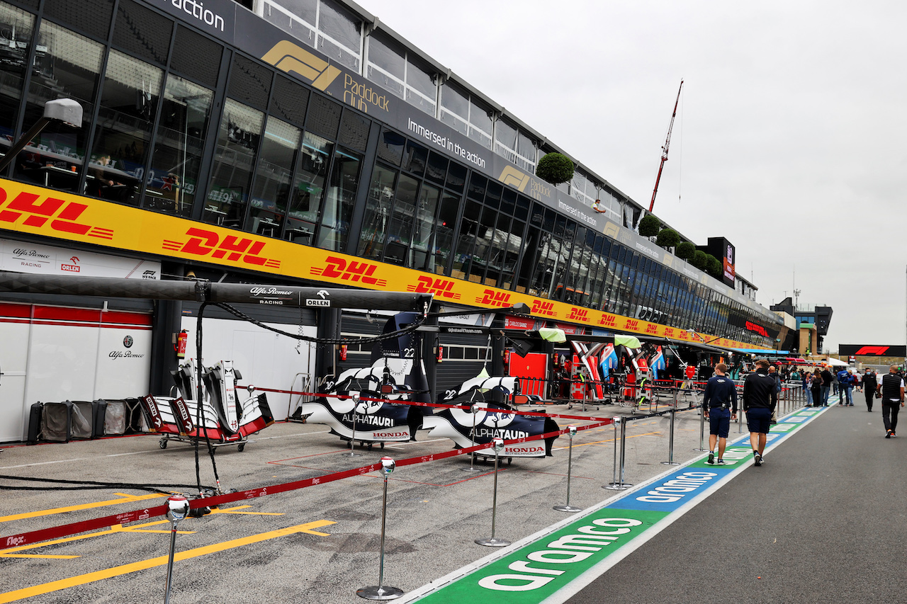 GP OLANDA, Circuit Atmosfera - the pit lane.
02.09.2021. Formula 1 World Championship, Rd 13, Dutch Grand Prix, Zandvoort, Netherlands, Preparation Day.
- www.xpbimages.com, EMail: requests@xpbimages.com © Copyright: Moy / XPB Images