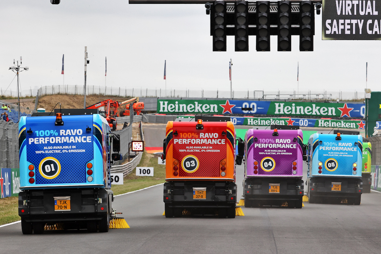 GP OLANDA, Circuit Atmosfera - circuit cleaning vehicles.
02.09.2021. Formula 1 World Championship, Rd 13, Dutch Grand Prix, Zandvoort, Netherlands, Preparation Day.
- www.xpbimages.com, EMail: requests@xpbimages.com © Copyright: Batchelor / XPB Images