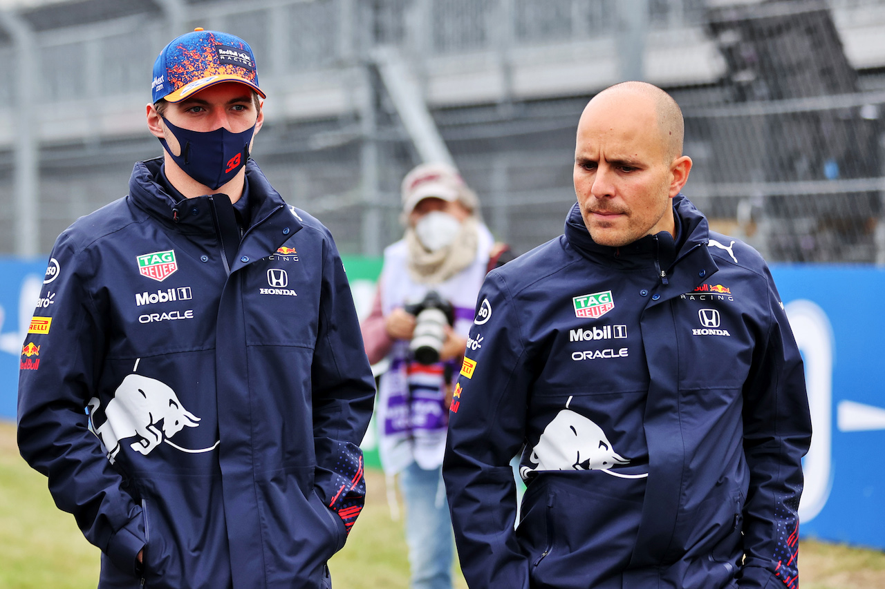 GP OLANDA, Max Verstappen (NLD) Red Bull Racing walks the circuit with the team.
02.09.2021. Formula 1 World Championship, Rd 13, Dutch Grand Prix, Zandvoort, Netherlands, Preparation Day.
- www.xpbimages.com, EMail: requests@xpbimages.com © Copyright: Batchelor / XPB Images