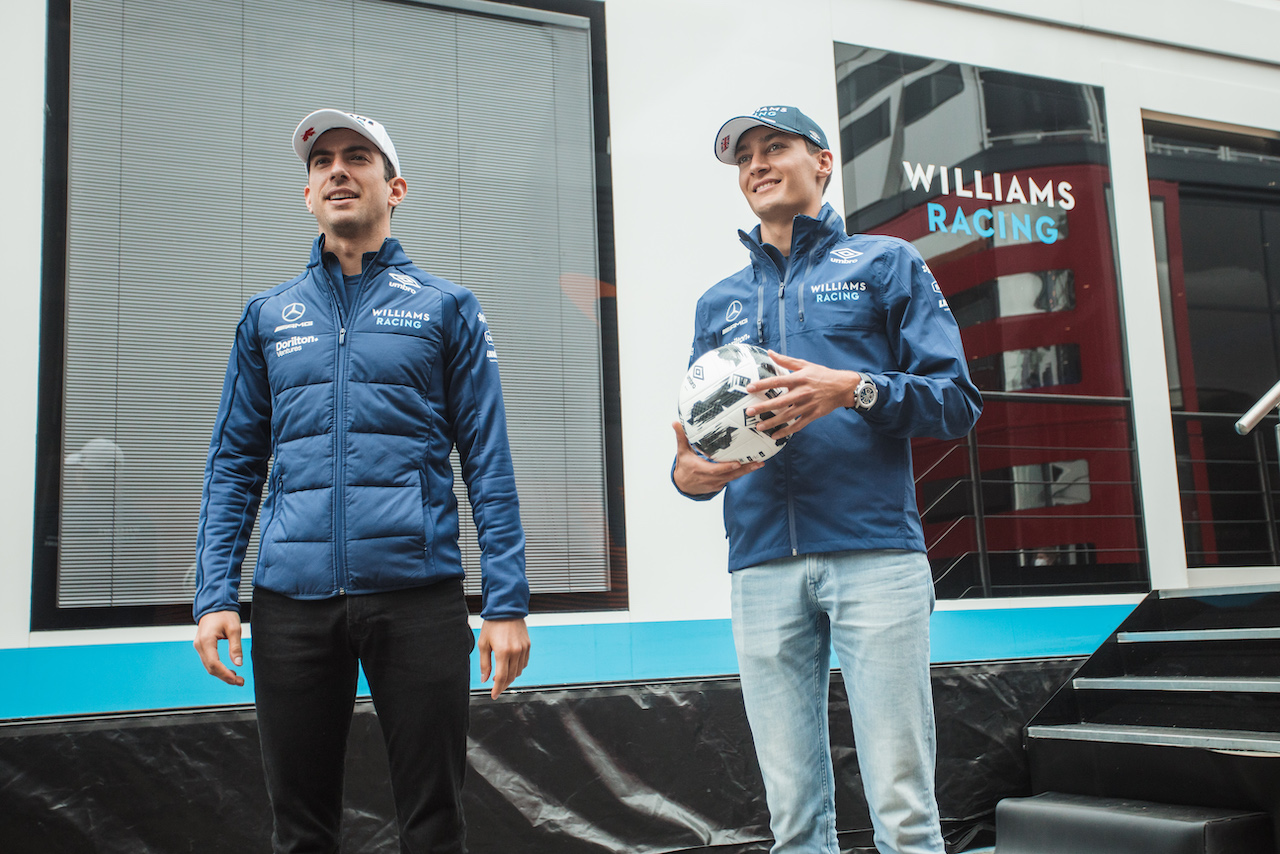 GP OLANDA, (L to R): Nicholas Latifi (CDN) Williams Racing e George Russell (GBR) Williams Racing with football.
02.09.2021. Formula 1 World Championship, Rd 13, Dutch Grand Prix, Zandvoort, Netherlands, Preparation Day.
- www.xpbimages.com, EMail: requests@xpbimages.com © Copyright: Bearne / XPB Images
