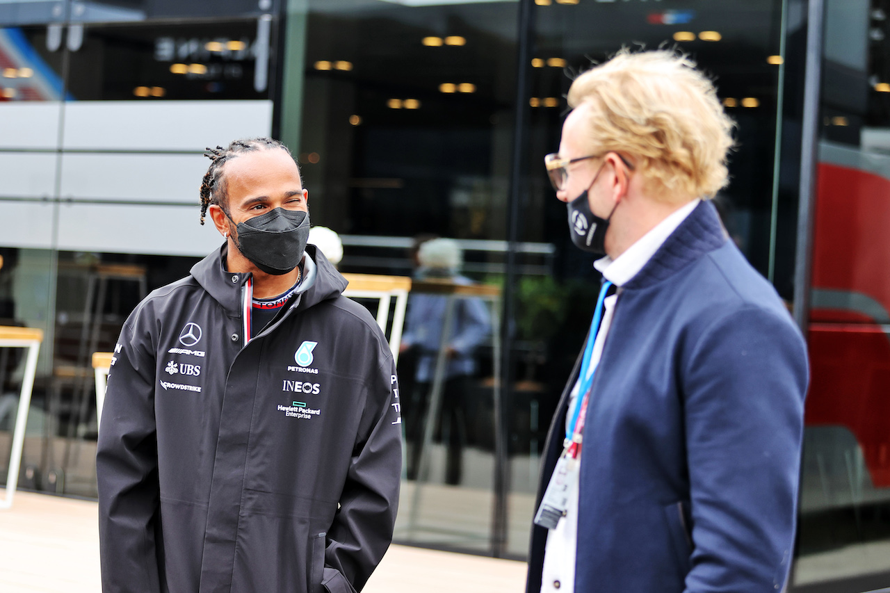 GP OLANDA, (L to R): Lewis Hamilton (GBR) Mercedes AMG F1 with Prince Bernhard of Orange-Nassau, van Vollenhoven (NLD) Zandvoort Circuit Co-Owner.
02.09.2021. Formula 1 World Championship, Rd 13, Dutch Grand Prix, Zandvoort, Netherlands, Preparation Day.
- www.xpbimages.com, EMail: requests@xpbimages.com © Copyright: Moy / XPB Images