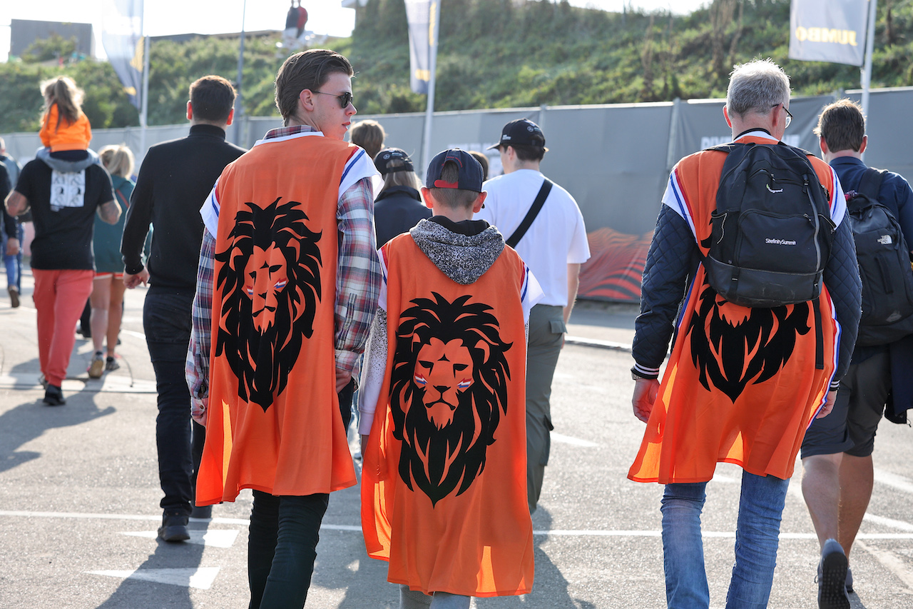 GP OLANDA, Circuit Atmosfera - fans.
02.09.2021. Formula 1 World Championship, Rd 13, Dutch Grand Prix, Zandvoort, Netherlands, Preparation Day.
- www.xpbimages.com, EMail: requests@xpbimages.com © Copyright: Moy / XPB Images