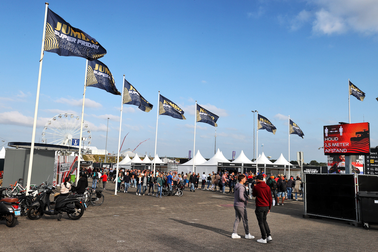 GP OLANDA, Circuit Atmosfera - FanZone.
02.09.2021. Formula 1 World Championship, Rd 13, Dutch Grand Prix, Zandvoort, Netherlands, Preparation Day.
- www.xpbimages.com, EMail: requests@xpbimages.com © Copyright: Moy / XPB Images
