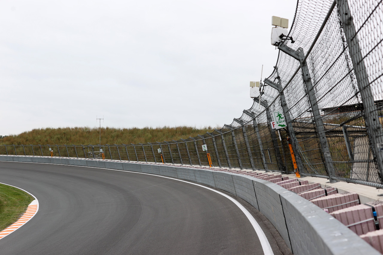 GP OLANDA, Track Atmosphere, lmast corner
02.09.2021. Formula 1 World Championship, Rd 13, Dutch Grand Prix, Zandvoort, Netherlands, Preparation Day.
- www.xpbimages.com, EMail: requests@xpbimages.com ¬© Copyright: Charniaux / XPB Images