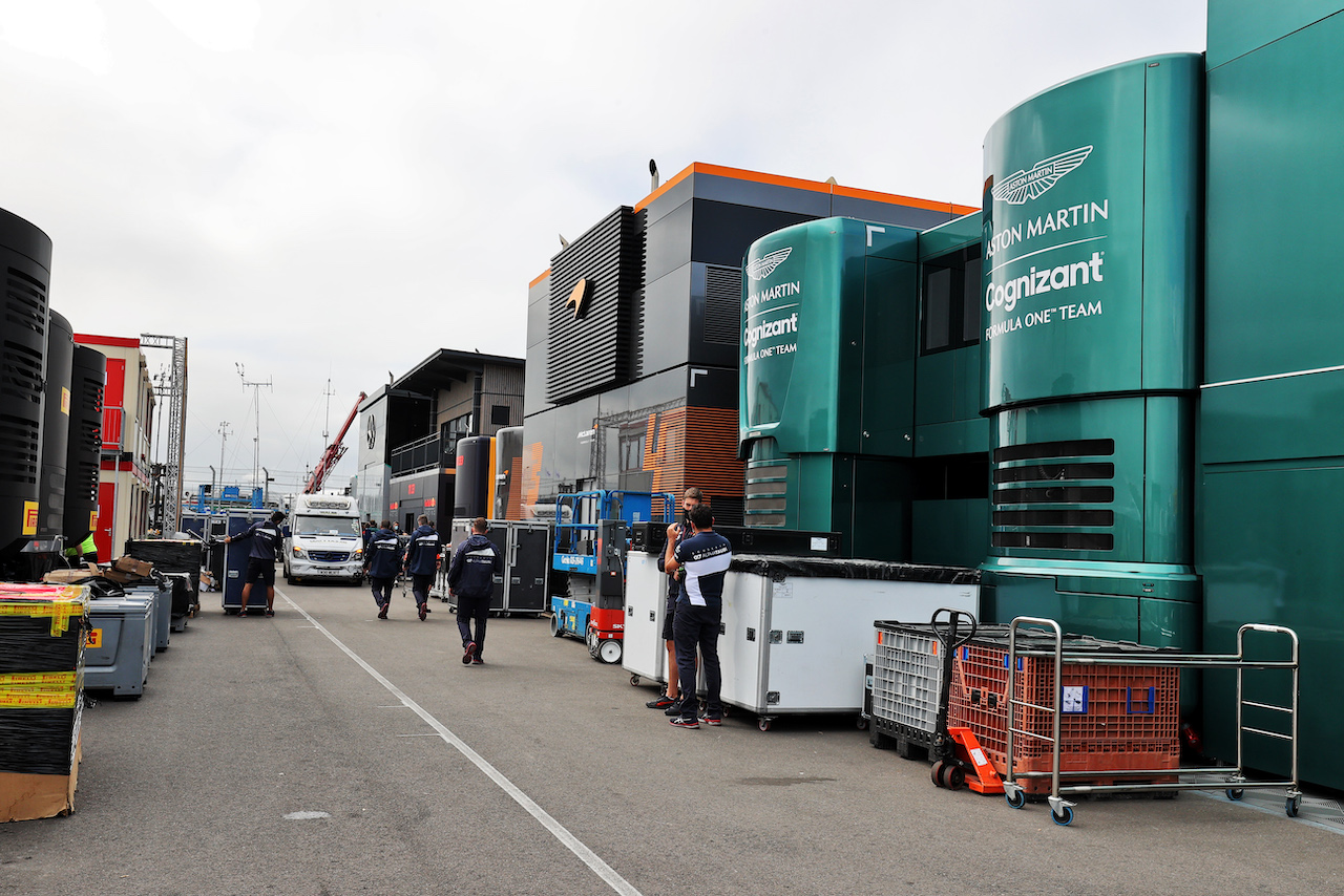 GP OLANDA, Paddock Atmosfera - Aston Martin F1 Team trucks.
01.09.2021. Formula 1 World Championship, Rd 13, Dutch Grand Prix, Zandvoort, Netherlands, Preparation Day.
- www.xpbimages.com, EMail: requests@xpbimages.com © Copyright: Moy / XPB Images