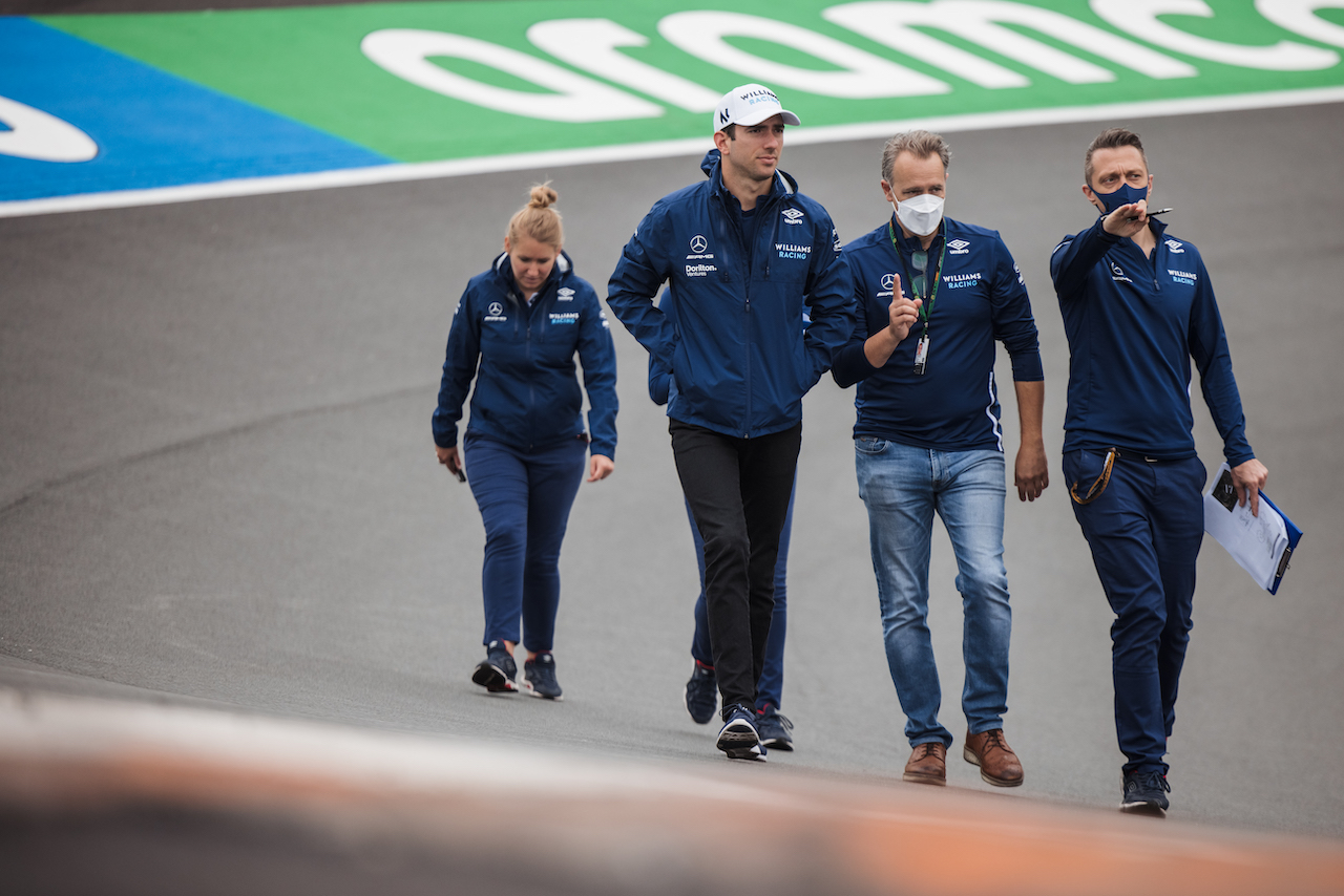 GP OLANDA, Nicholas Latifi (CDN) Williams Racing walks the circuit with the team.
02.09.2021. Formula 1 World Championship, Rd 13, Dutch Grand Prix, Zandvoort, Netherlands, Preparation Day.
- www.xpbimages.com, EMail: requests@xpbimages.com © Copyright: Bearne / XPB Images