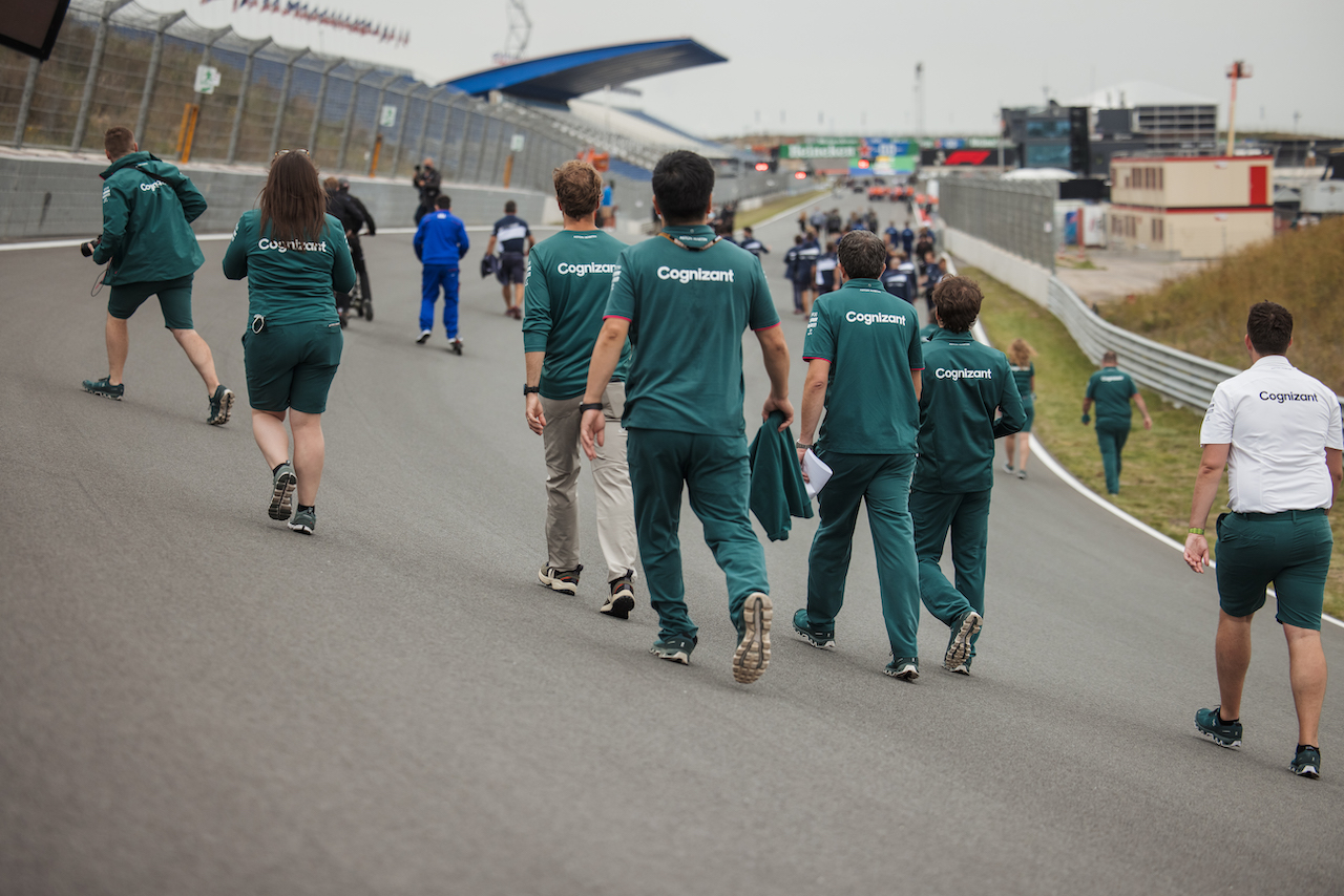 GP OLANDA, Sebastian Vettel (GER) Aston Martin F1 Team walks the circuit with the team.
02.09.2021. Formula 1 World Championship, Rd 13, Dutch Grand Prix, Zandvoort, Netherlands, Preparation Day.
- www.xpbimages.com, EMail: requests@xpbimages.com © Copyright: Bearne / XPB Images