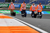 GP OLANDA, Circuit Atmosfera - marshals.
02.09.2021. Formula 1 World Championship, Rd 13, Dutch Grand Prix, Zandvoort, Netherlands, Preparation Day.
- www.xpbimages.com, EMail: requests@xpbimages.com © Copyright: Moy / XPB Images