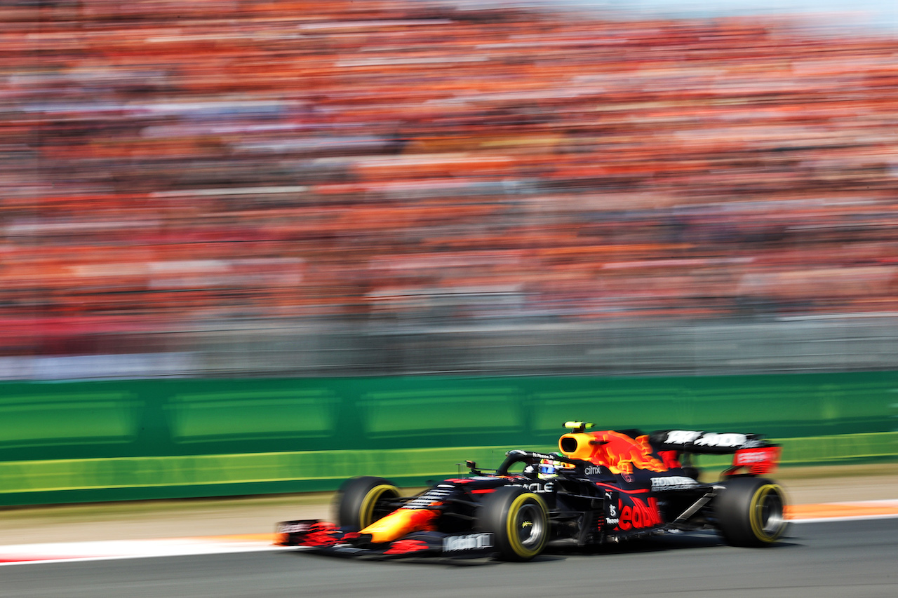 GP OLANDA, Sergio Perez (MEX) Red Bull Racing RB16B.
04.09.2021. Formula 1 World Championship, Rd 13, Dutch Grand Prix, Zandvoort, Netherlands, Qualifiche Day.
- www.xpbimages.com, EMail: requests@xpbimages.com © Copyright: Charniaux / XPB Images
