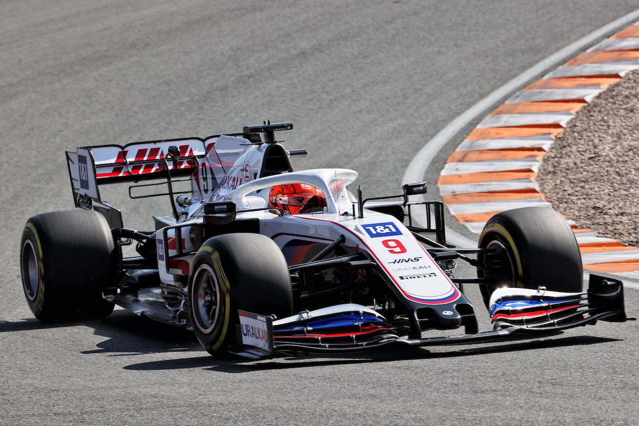 GP OLANDA, Nikita Mazepin (RUS) Haas F1 Team VF-21.
04.09.2021. Formula 1 World Championship, Rd 13, Dutch Grand Prix, Zandvoort, Netherlands, Qualifiche Day.
- www.xpbimages.com, EMail: requests@xpbimages.com © Copyright: Batchelor / XPB Images