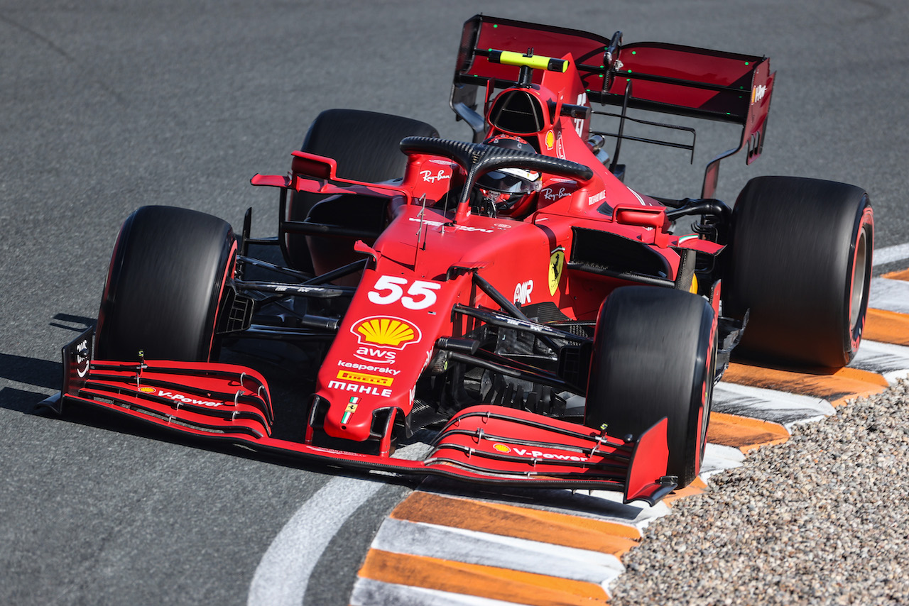 GP OLANDA, Carlos Sainz Jr (ESP), Ferrari 
04.09.2021. Formula 1 World Championship, Rd 13, Dutch Grand Prix, Zandvoort, Netherlands, Qualifiche Day.
- www.xpbimages.com, EMail: requests@xpbimages.com ¬© Copyright: Charniaux / XPB Images