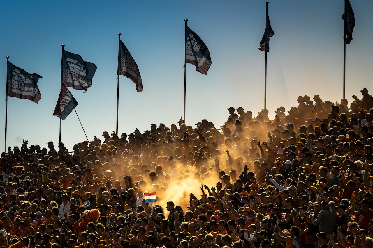 GP OLANDA, Circuit Atmosfera - fans in the grandstand.
04.09.2021. Formula 1 World Championship, Rd 13, Dutch Grand Prix, Zandvoort, Netherlands, Qualifiche Day.
- www.xpbimages.com, EMail: requests@xpbimages.com © Copyright: Bearne / XPB Images