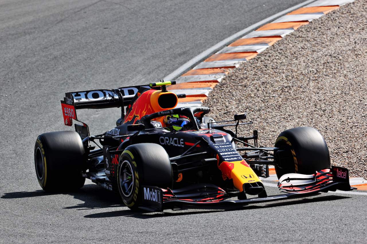 GP OLANDA, Sergio Perez (MEX) Red Bull Racing RB16B.
04.09.2021. Formula 1 World Championship, Rd 13, Dutch Grand Prix, Zandvoort, Netherlands, Qualifiche Day.
- www.xpbimages.com, EMail: requests@xpbimages.com © Copyright: Batchelor / XPB Images