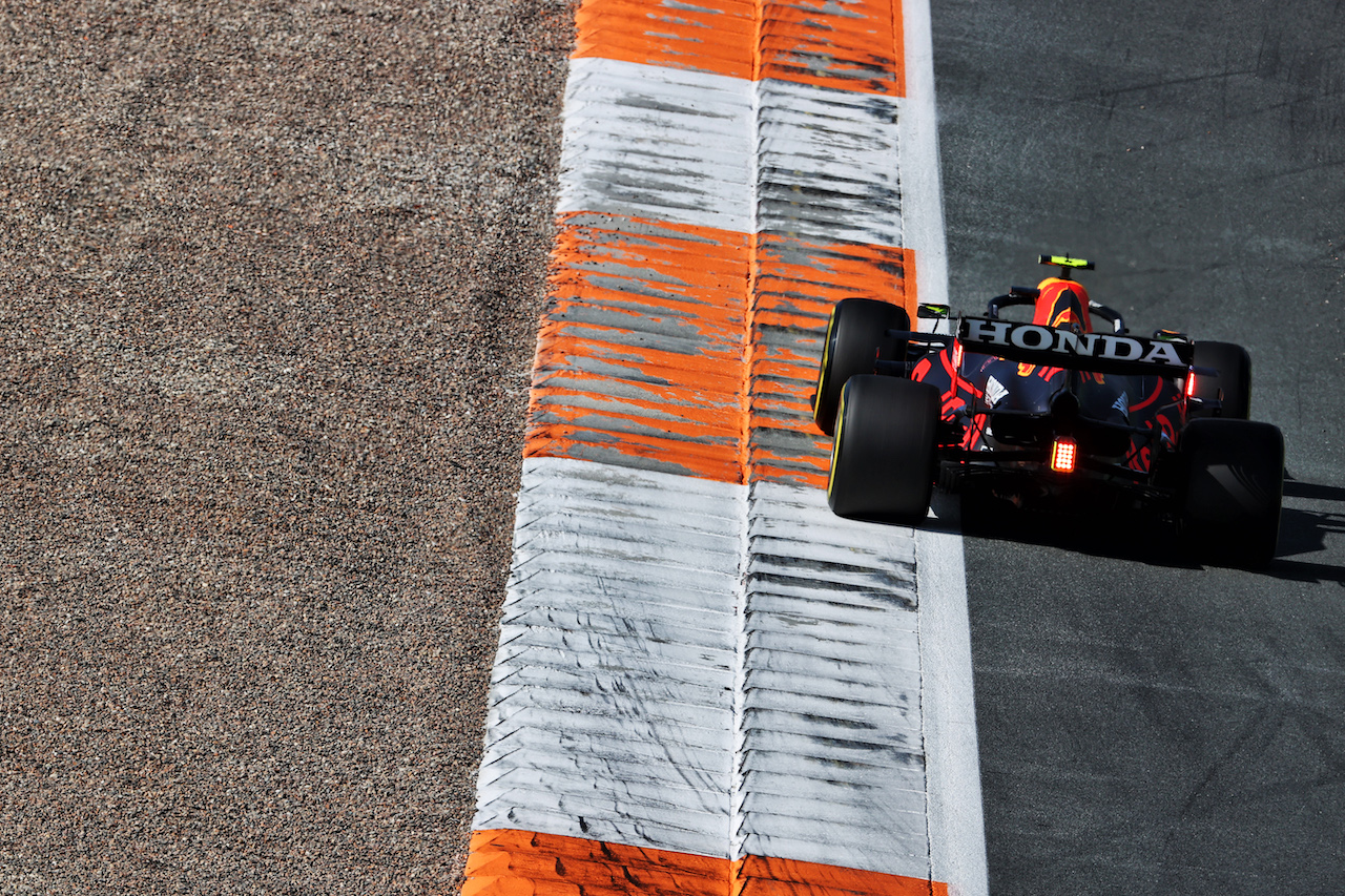 GP OLANDA, Sergio Perez (MEX) Red Bull Racing RB16B.
04.09.2021. Formula 1 World Championship, Rd 13, Dutch Grand Prix, Zandvoort, Netherlands, Qualifiche Day.
- www.xpbimages.com, EMail: requests@xpbimages.com © Copyright: Charniaux / XPB Images