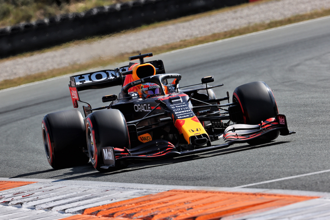 GP OLANDA, Max Verstappen (NLD) Red Bull Racing RB16B.
04.09.2021. Formula 1 World Championship, Rd 13, Dutch Grand Prix, Zandvoort, Netherlands, Qualifiche Day.
- www.xpbimages.com, EMail: requests@xpbimages.com © Copyright: Batchelor / XPB Images
