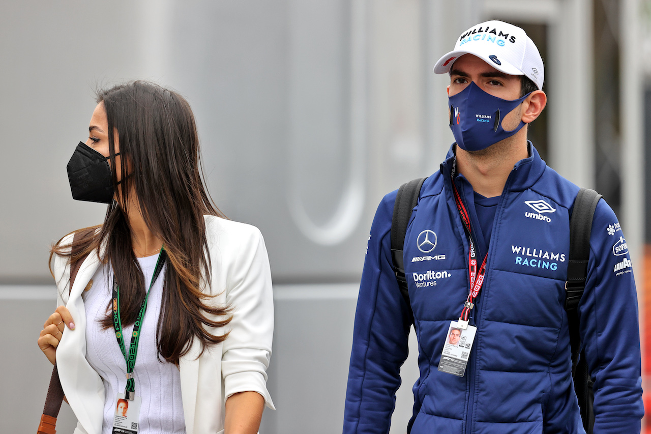 GP OLANDA, Nicholas Latifi (CDN) Williams Racing with Domenica Sandra Dziwiszek (POL).
04.09.2021. Formula 1 World Championship, Rd 13, Dutch Grand Prix, Zandvoort, Netherlands, Qualifiche Day.
- www.xpbimages.com, EMail: requests@xpbimages.com © Copyright: Moy / XPB Images