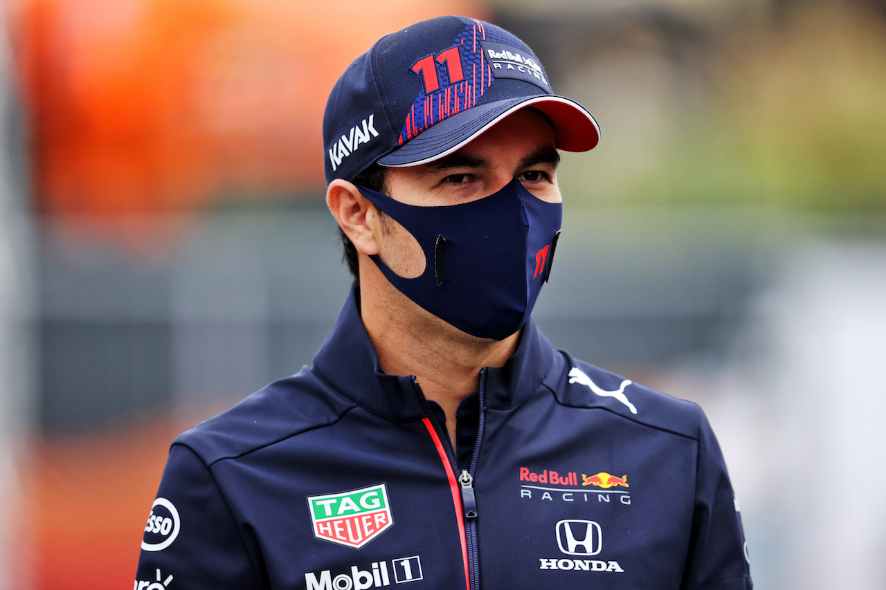 GP OLANDA, Sergio Perez (MEX) Red Bull Racing.
04.09.2021. Formula 1 World Championship, Rd 13, Dutch Grand Prix, Zandvoort, Netherlands, Qualifiche Day.
- www.xpbimages.com, EMail: requests@xpbimages.com © Copyright: Moy / XPB Images