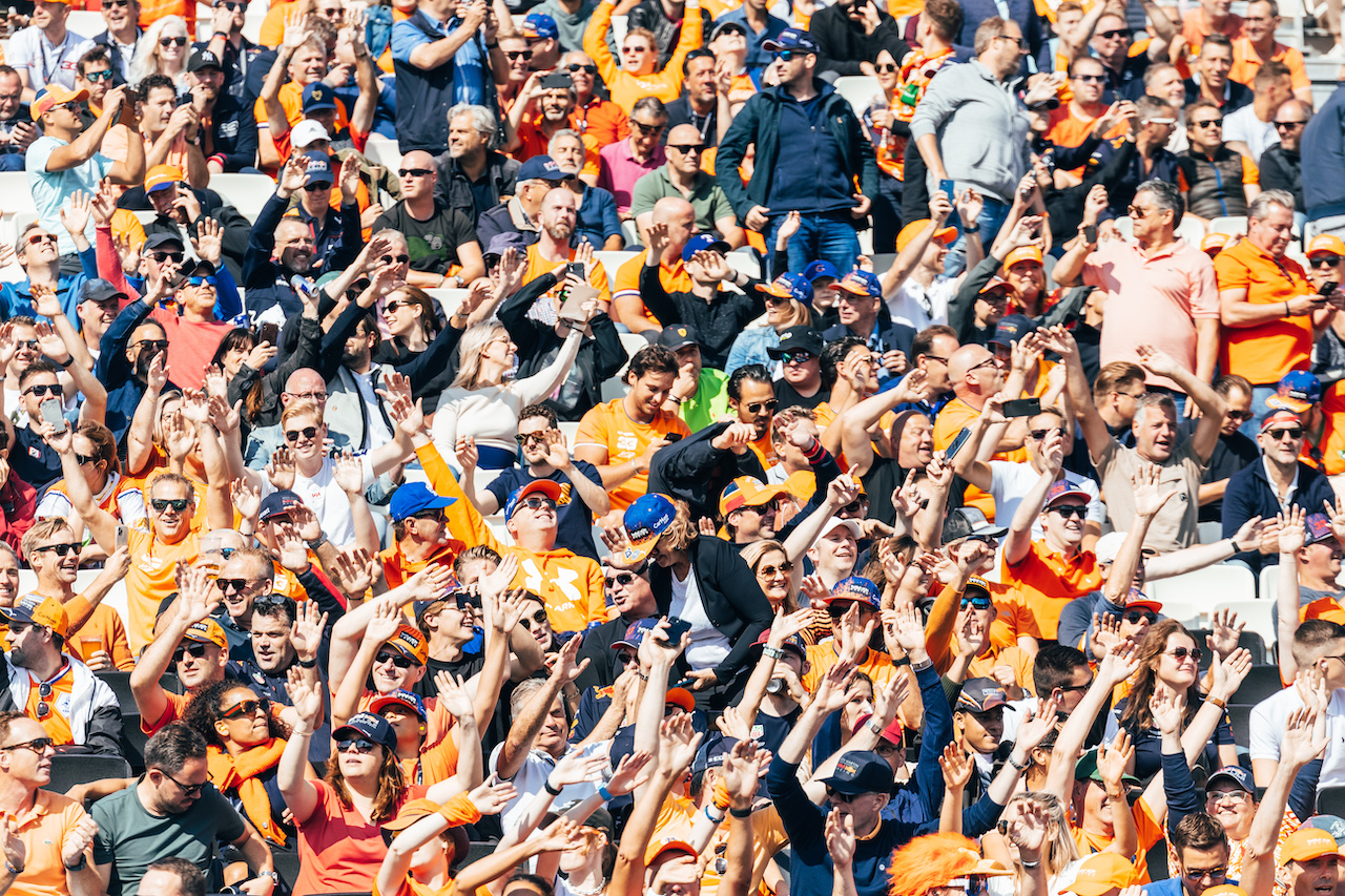 GP OLANDA, Circuit Atmosfera - fans in the grandstand.
04.09.2021. Formula 1 World Championship, Rd 13, Dutch Grand Prix, Zandvoort, Netherlands, Qualifiche Day.
- www.xpbimages.com, EMail: requests@xpbimages.com © Copyright: Bearne / XPB Images